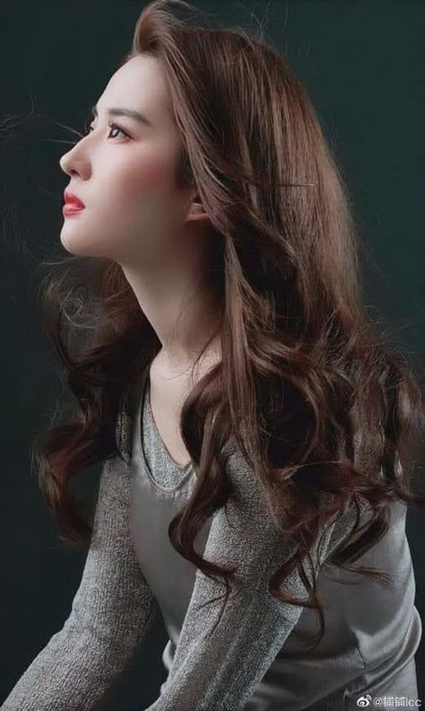 交換工作:漂亮的女性員工