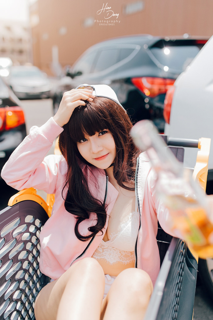 四個(gè)女學(xué)生的精油按摩