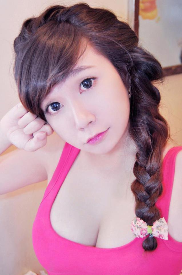 胸大女大學生
